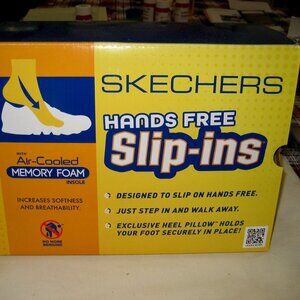 SKECHERS HANDS FREE SLIP ONS  7.5 WIDE NEW IN BOX